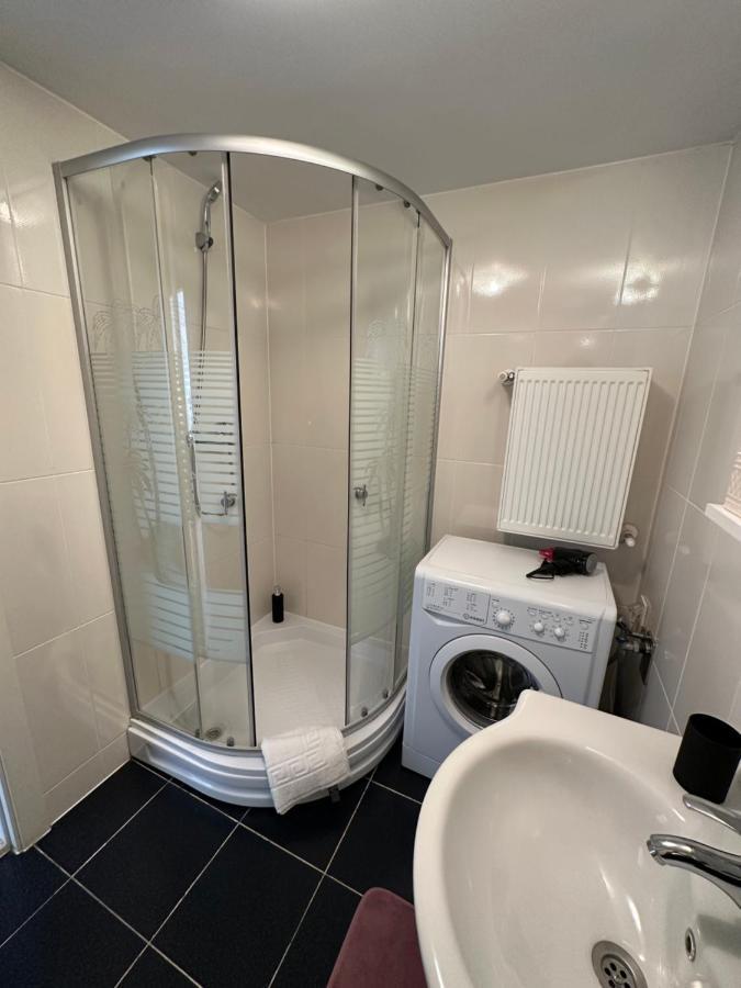 Fly Airport Residences & Therme-Self Check-In Otopeni Esterno foto