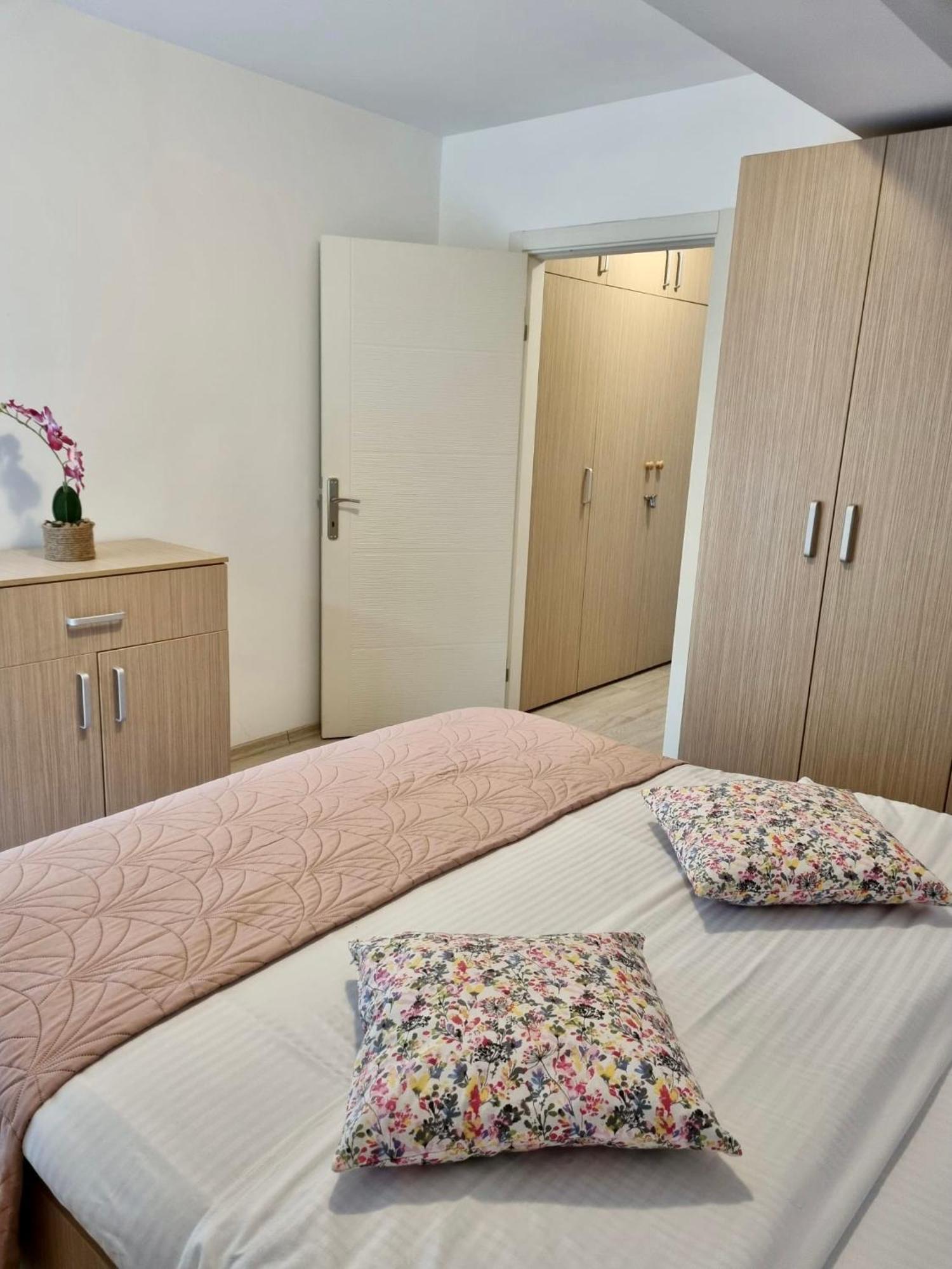 Fly Airport Residences & Therme-Self Check-In Otopeni Esterno foto
